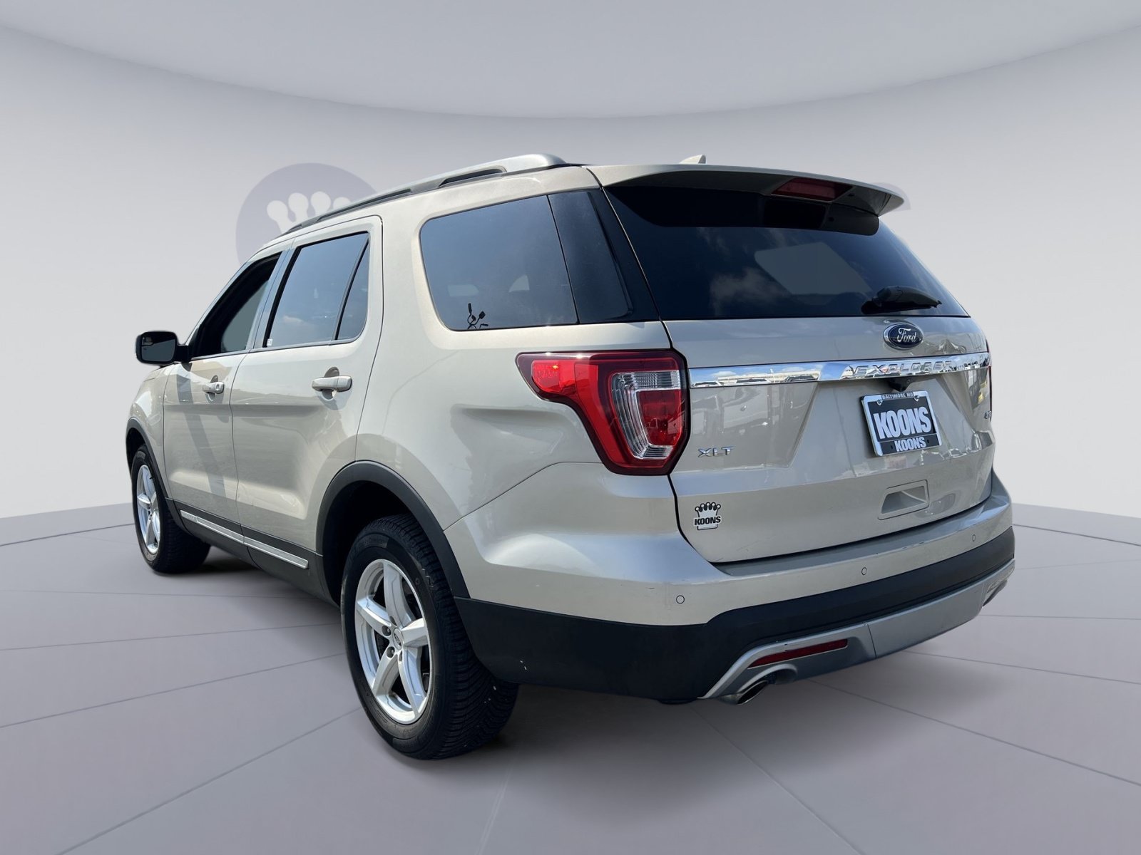 Certified 2017 Ford Explorer XLT w/ Equipment Group 202A AWD/4WD image 4