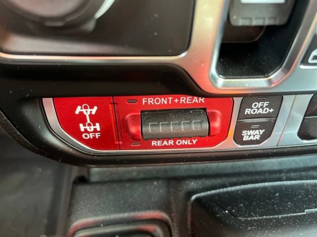 Used 2025 Jeep Wrangler Unlimited Rubicon w/ Convenience Group AWD/4WD image 16
