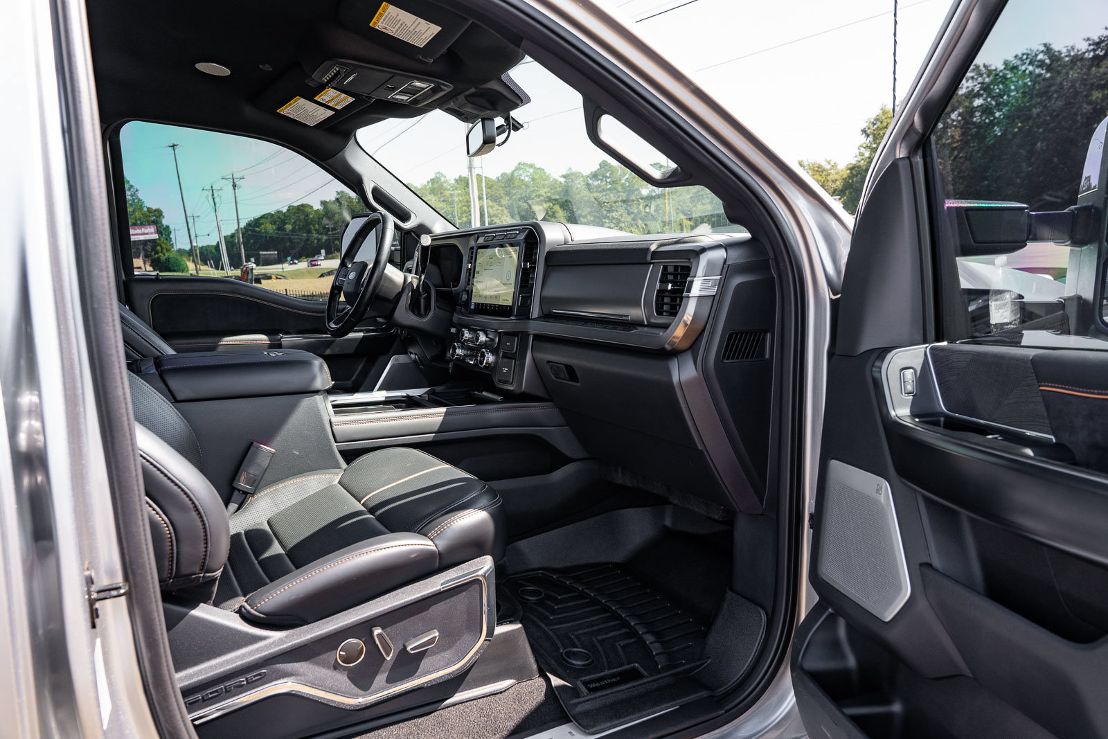 Certified 2024 Ford F450 Platinum w/ FX4 Off-Road Package AWD/4WD image 11