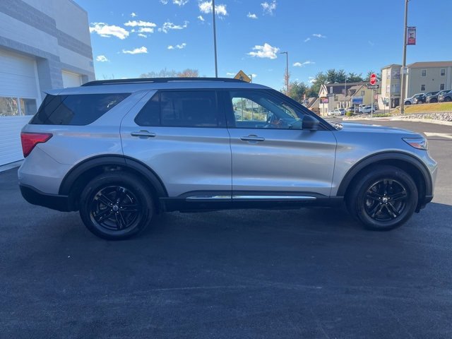 Certified 2022 Ford Explorer XLT w/ Equipment Group 202A image 3