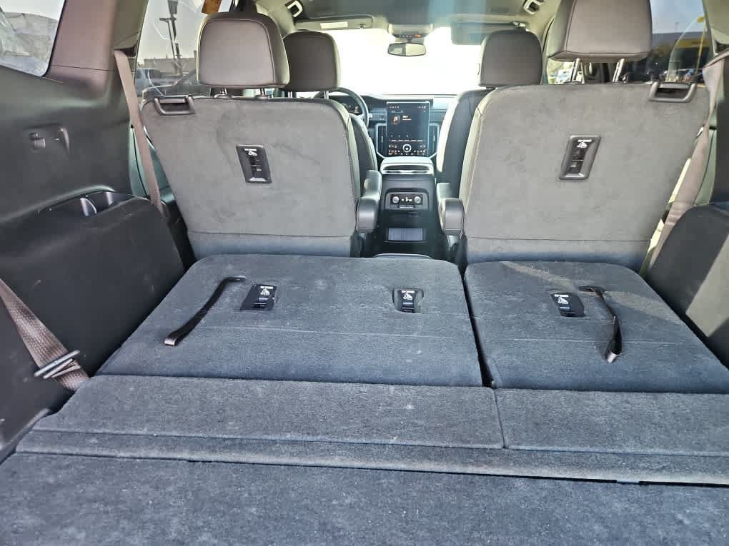 Used 2025 GMC Acadia Elevation w/ Elevation Premium Package FWD image 9