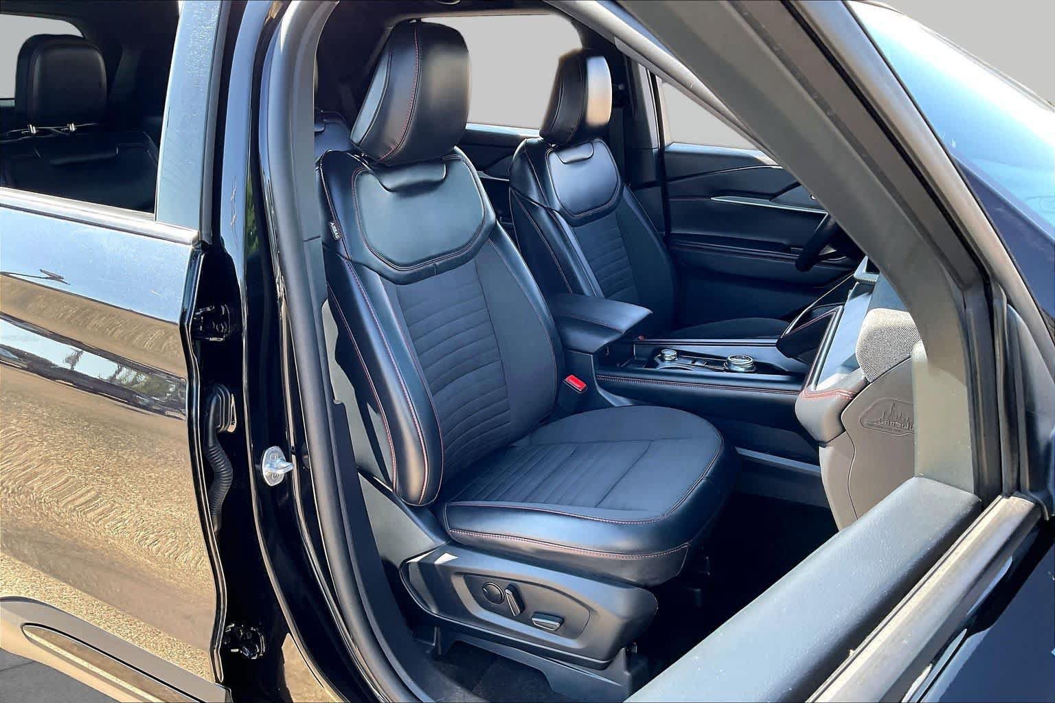 Certified 2025 Ford Explorer ST-Line AWD/4WD image 9
