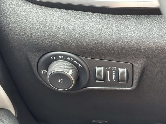 Used 2025 Jeep Compass Limited AWD/4WD image 23