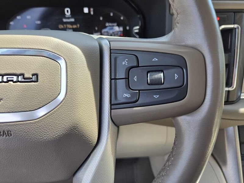 Used 2023 GMC Yukon Denali w/ Advanced Technology Package AWD/4WD image 33