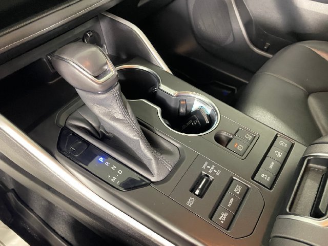 Used 2020 Toyota Highlander XLE AWD/4WD image 8
