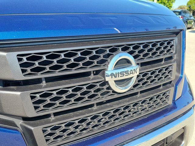 Used 2021 Nissan Titan SV w/ SV Convenience Package image 7