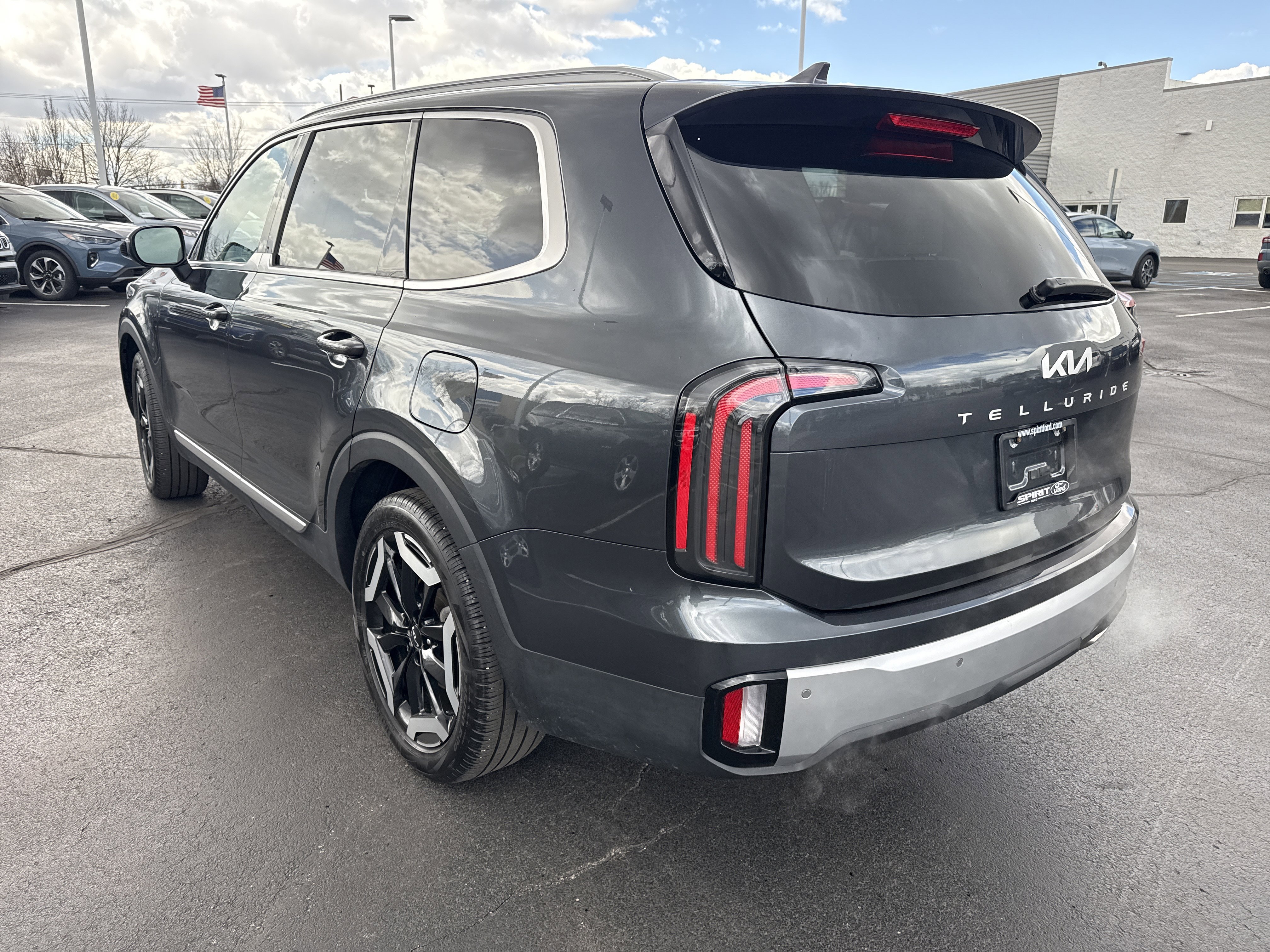 Used 2023 Kia Telluride FWD image 5