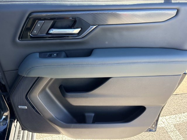 Used 2025 GMC Yukon XL AT4 w/ AT4 Premium Package AWD/4WD image 21