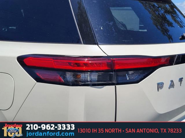Used 2023 Nissan Pathfinder SL FWD image 9