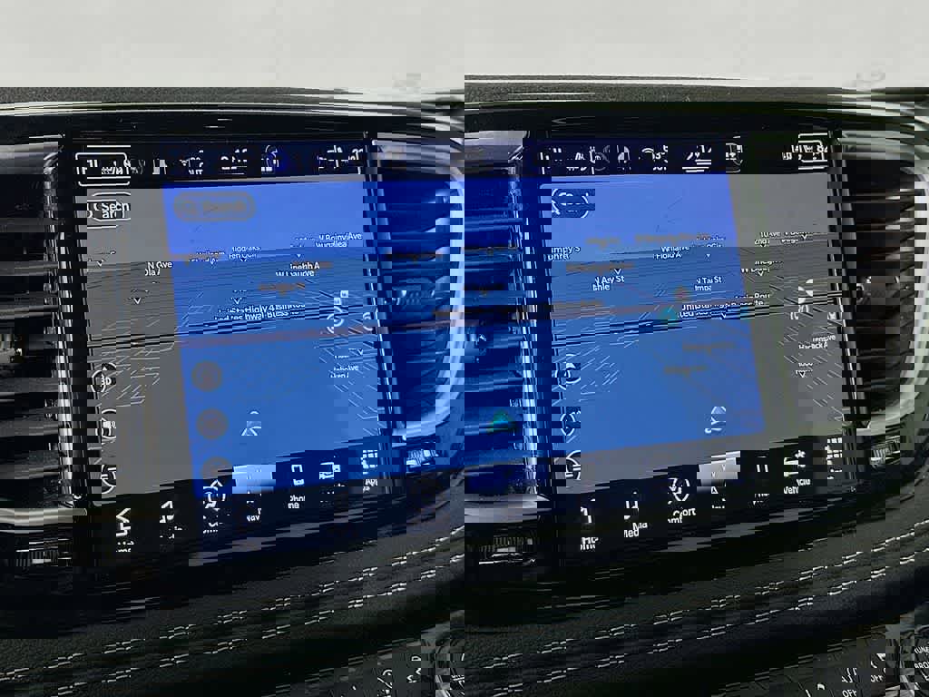 Used 2022 Chrysler Pacifica Limited w/ Uconnect Theater Family Group image 27