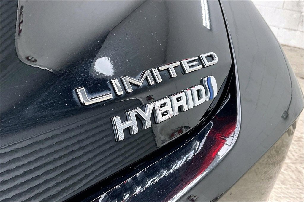 Used 2022 Toyota Avalon Limited image 8