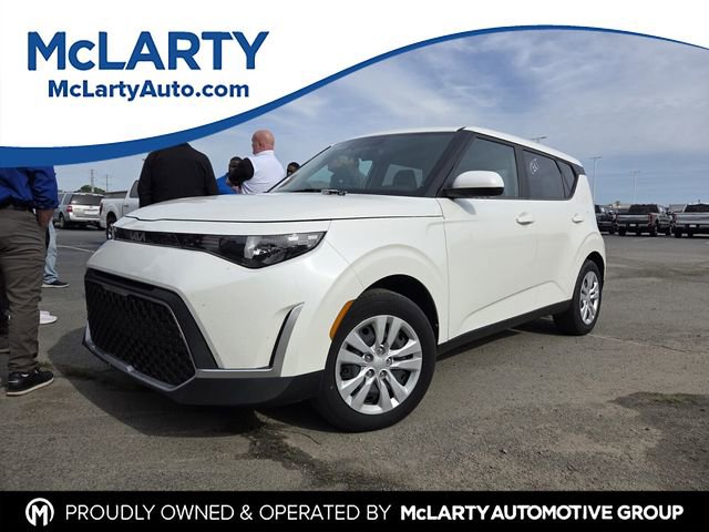 Used 2023 Kia Soul LX FWD image 1