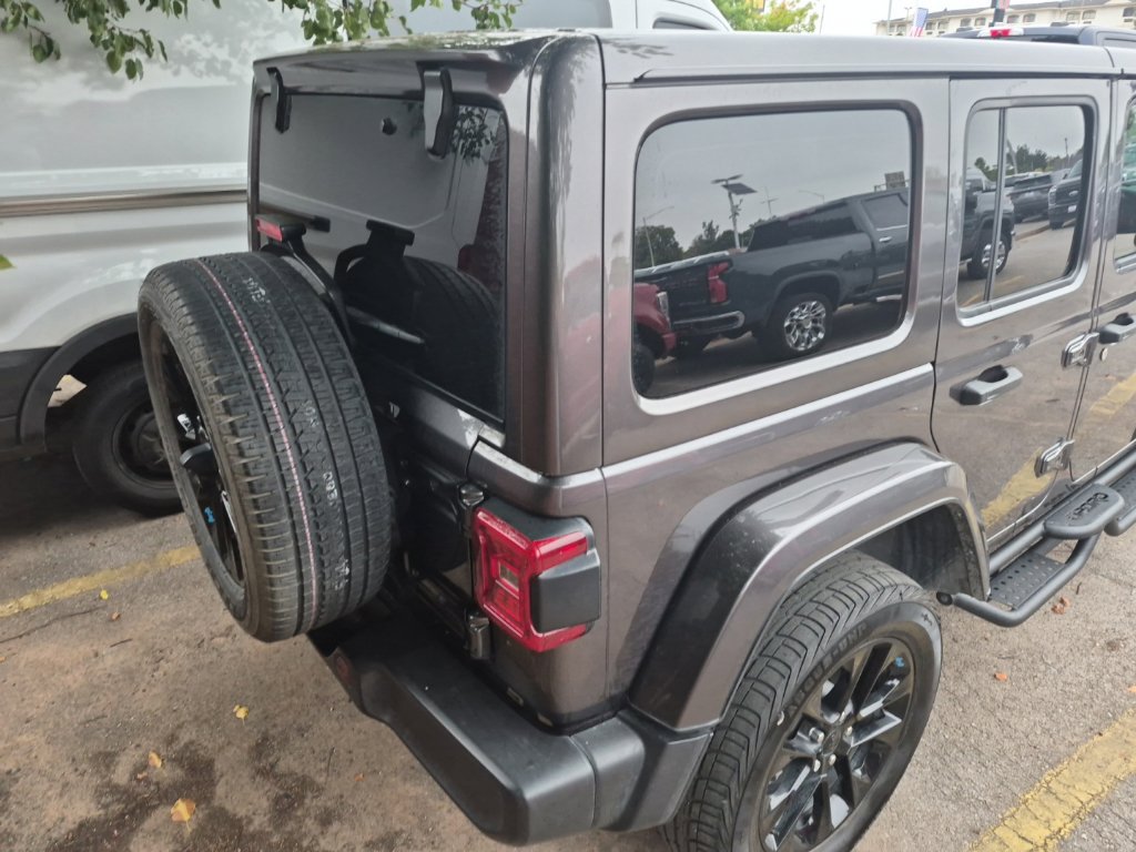 Used 2022 Jeep Wrangler Unlimited Sahara AWD/4WD image 19