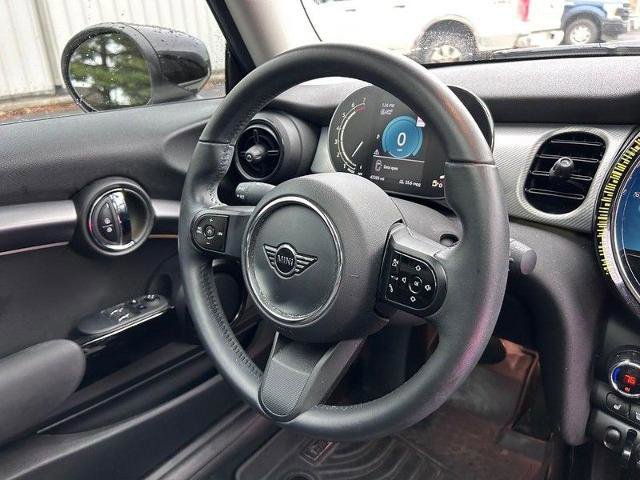 Used 2023 MINI Cooper 2-Door Hardtop image 11