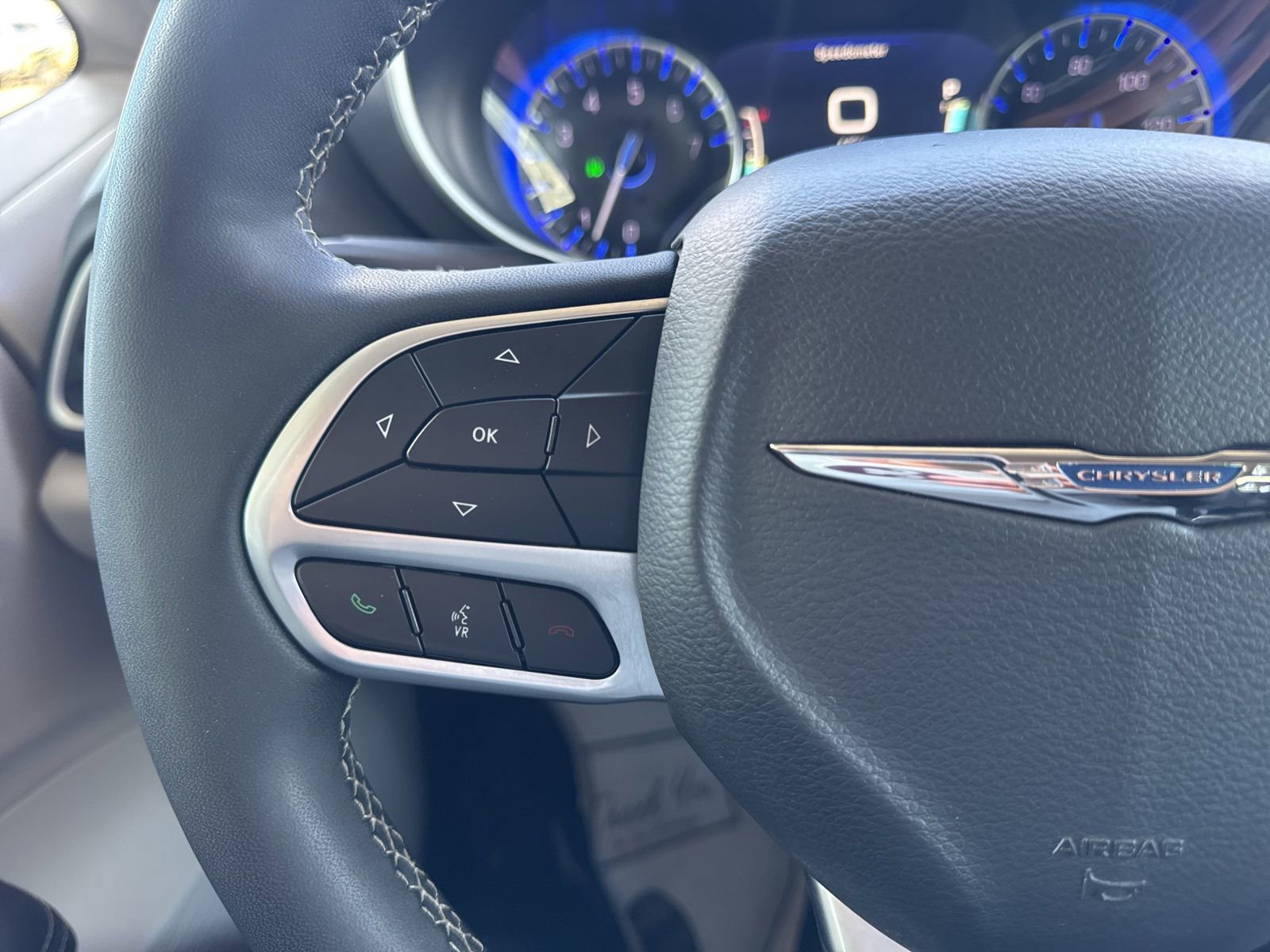 Used 2024 Chrysler Pacifica Touring-L image 27