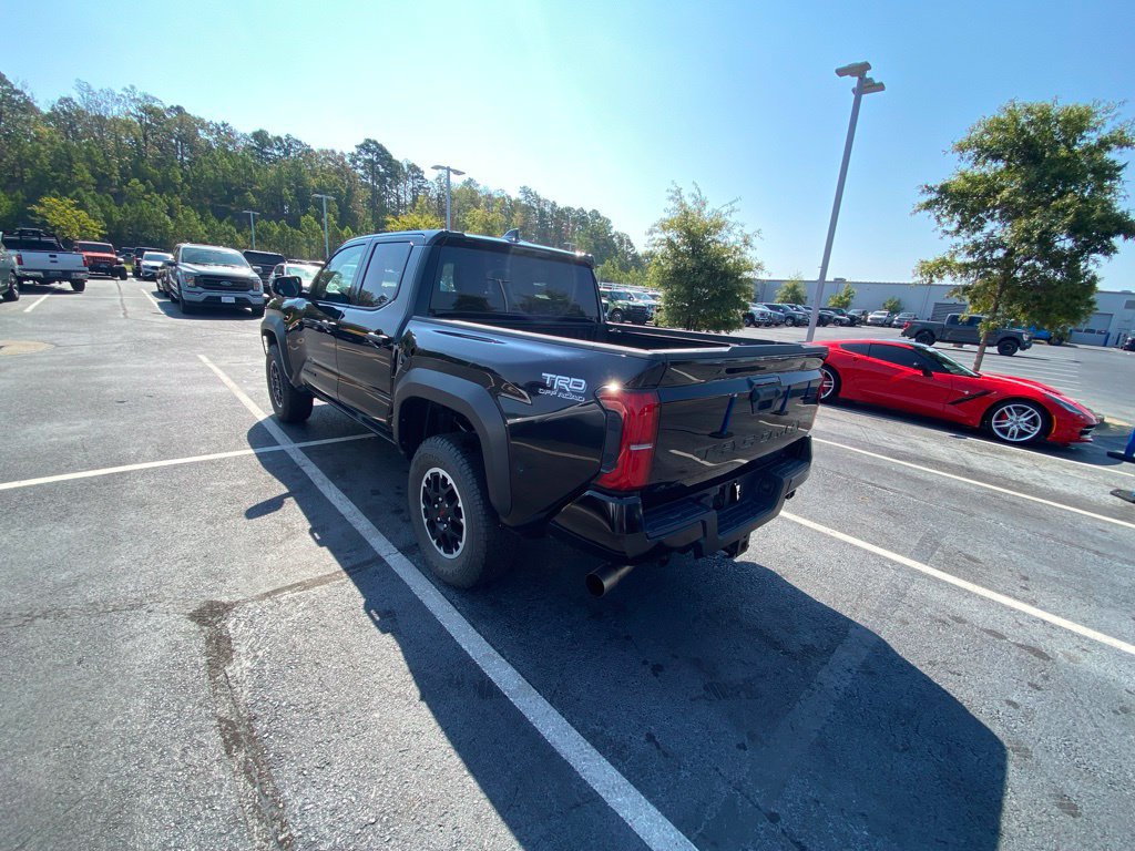 Used 2025 Toyota Tacoma TRD Off-Road AWD/4WD image 5