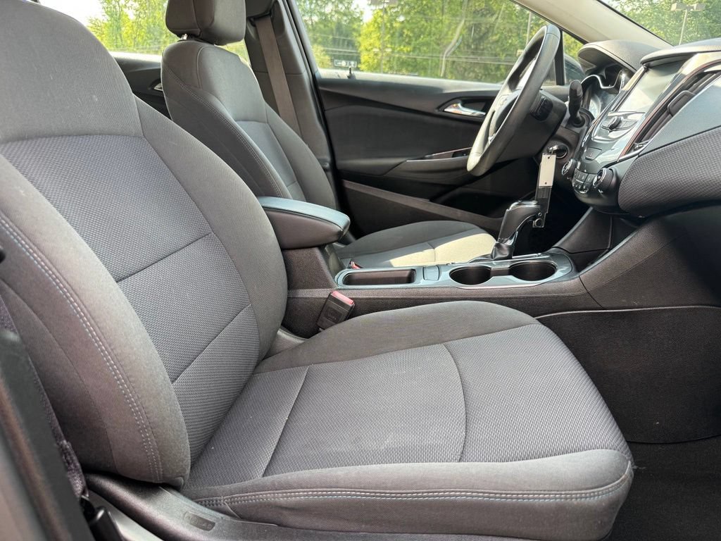 Used 2017 Chevrolet Cruze LT FWD image 15