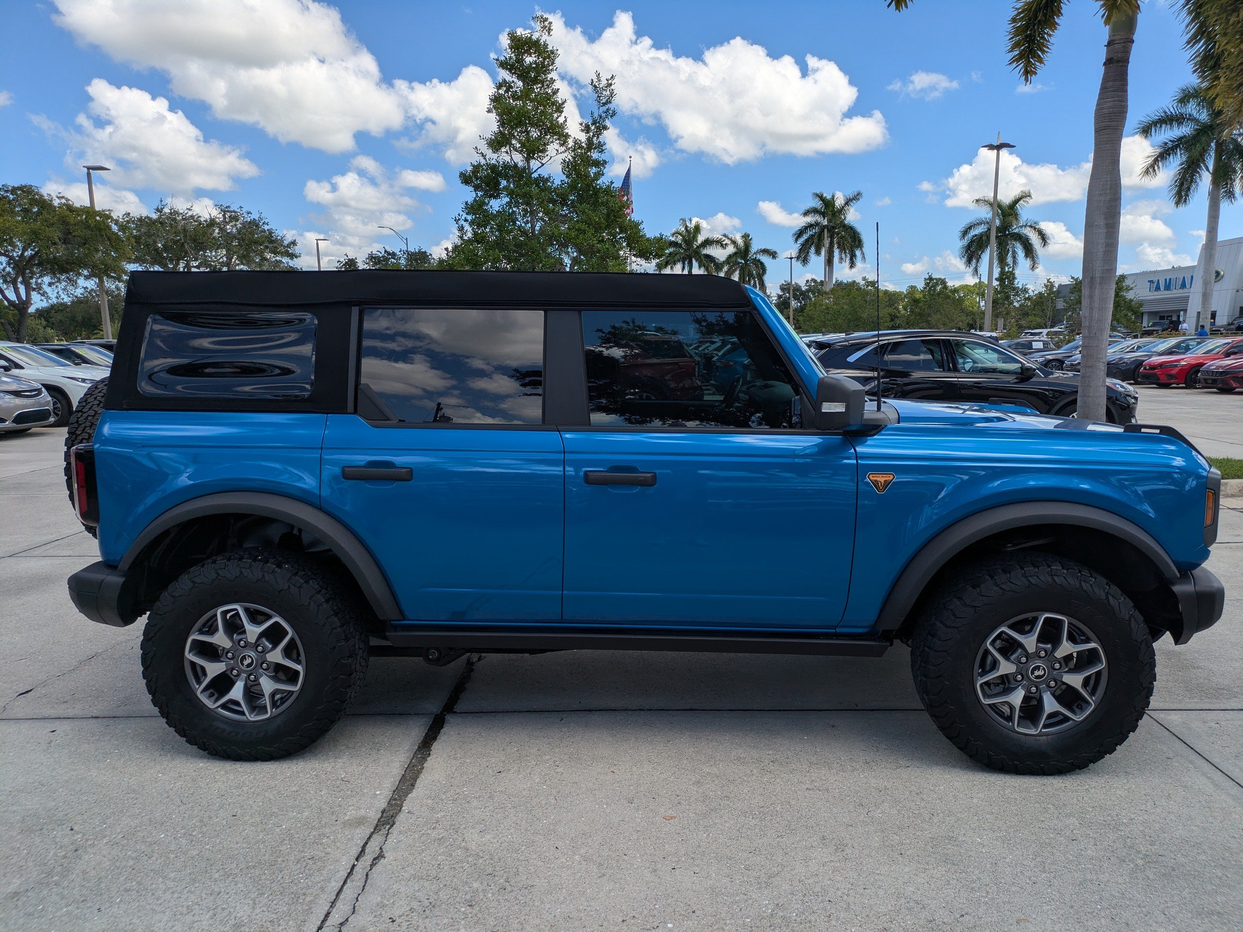 Certified 2023 Ford Bronco Badlands AWD/4WD image 3