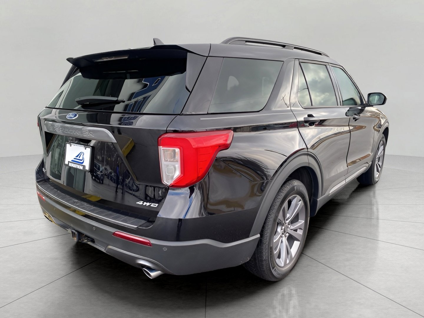 Certified 2023 Ford Explorer XLT w/ Equipment Group 202A image 5