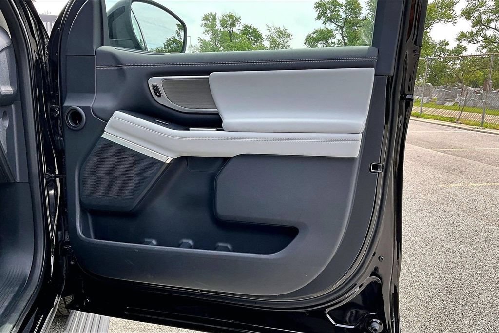 Certified 2025 Ford Expedition Platinum AWD/4WD image 23
