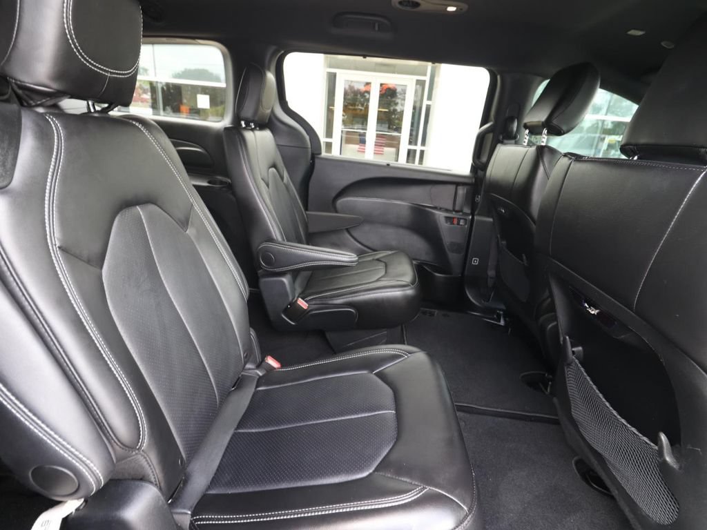 Used 2025 Chrysler Pacifica Select FWD image 20