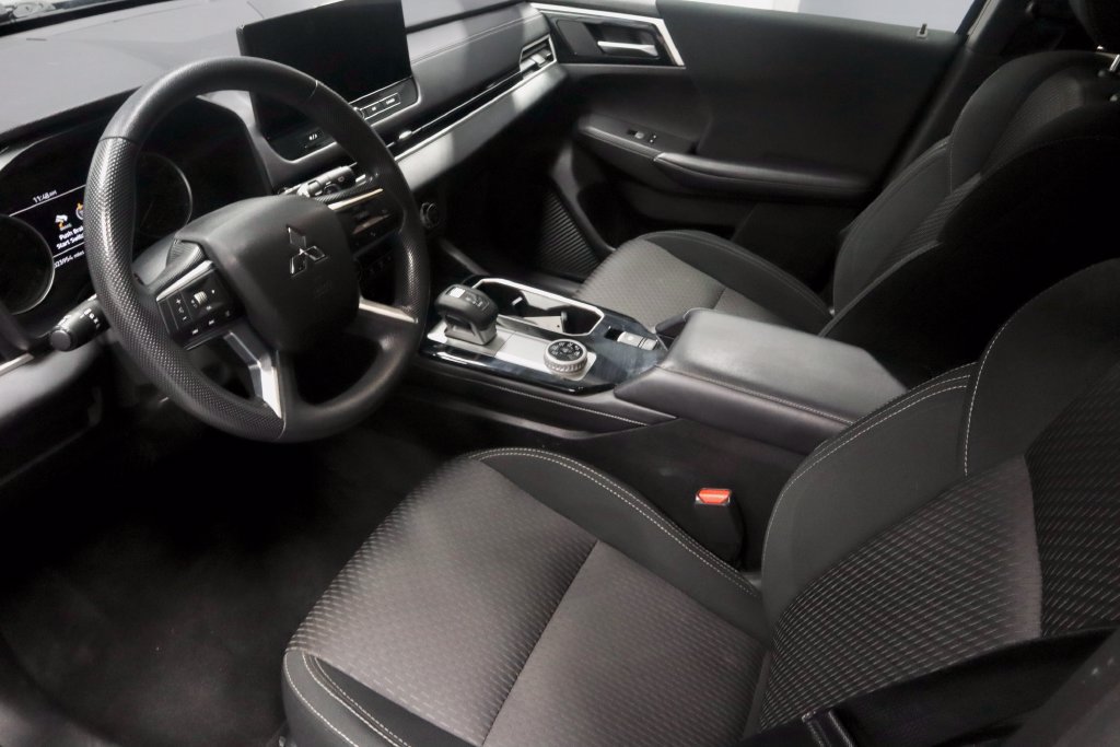 Used 2025 Mitsubishi Outlander ES AWD/4WD image 21