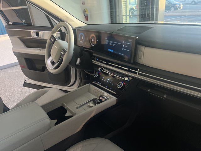 Used 2026 Hyundai Santa Fe SE FWD image 12