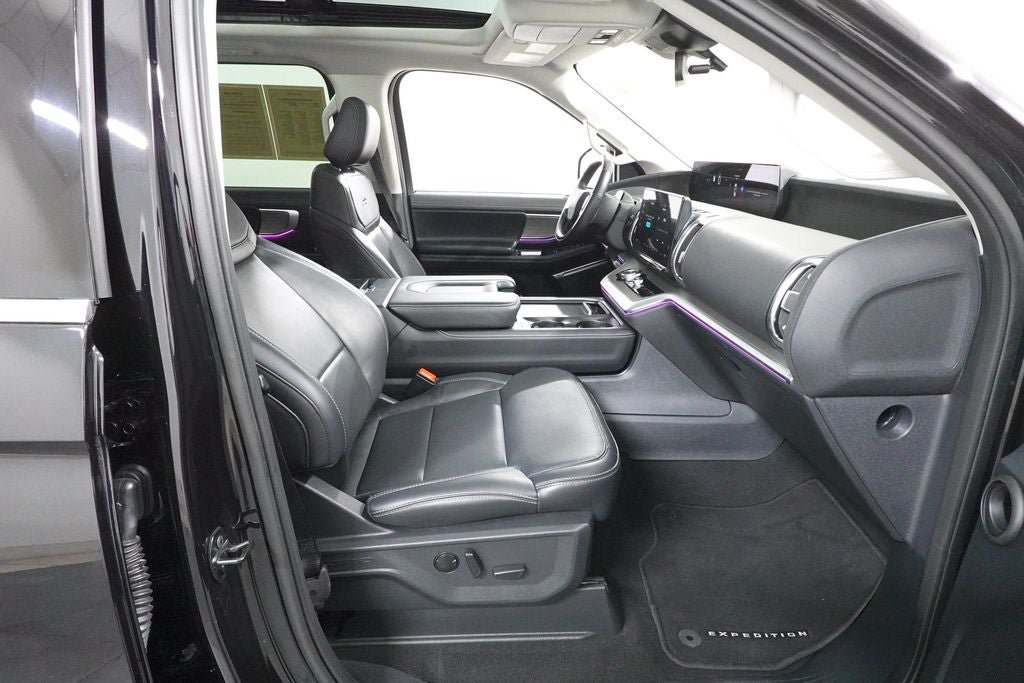 Certified 2025 Ford Expedition Platinum AWD/4WD image 35
