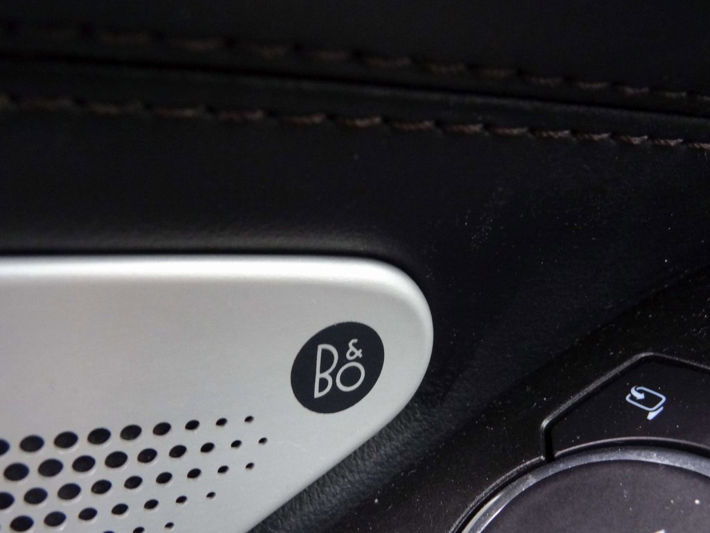 Certified 2022 Ford Explorer Platinum w/ Equipment Group 601A image 9