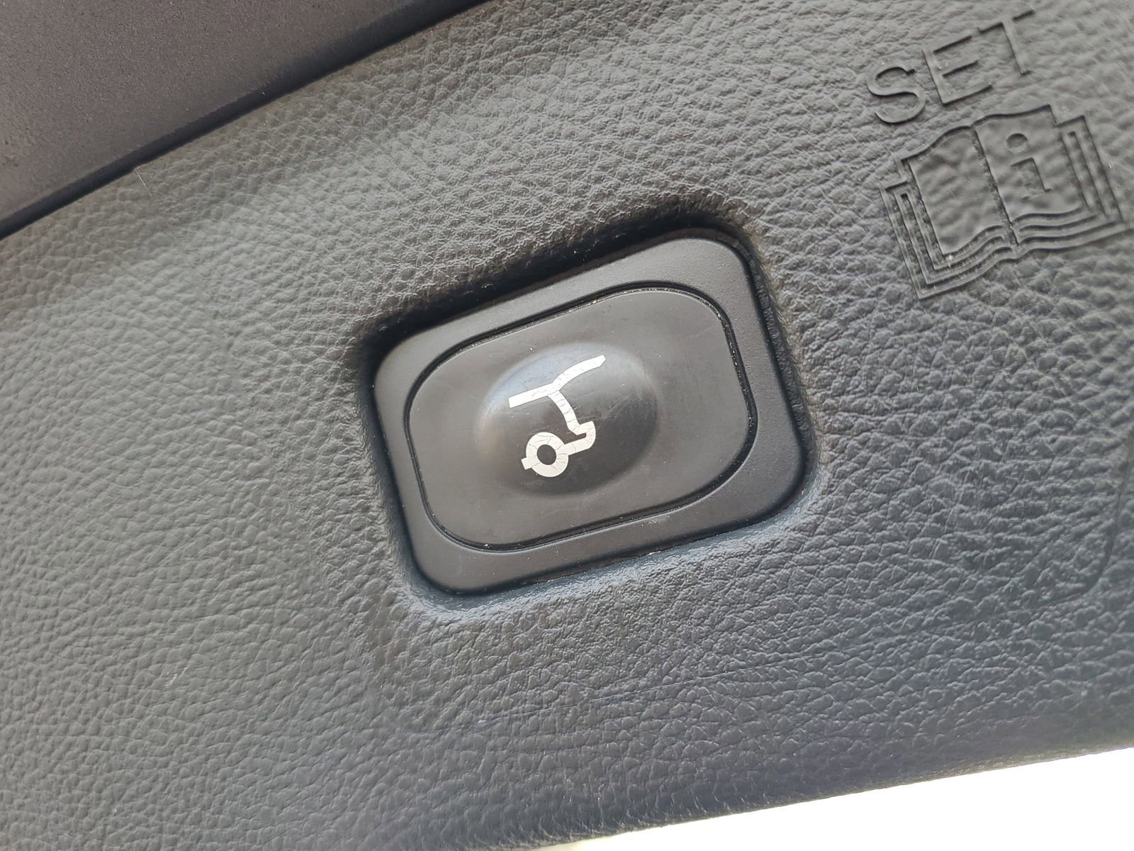 Certified 2022 Ford Edge SEL w/ Convenience Package image 9