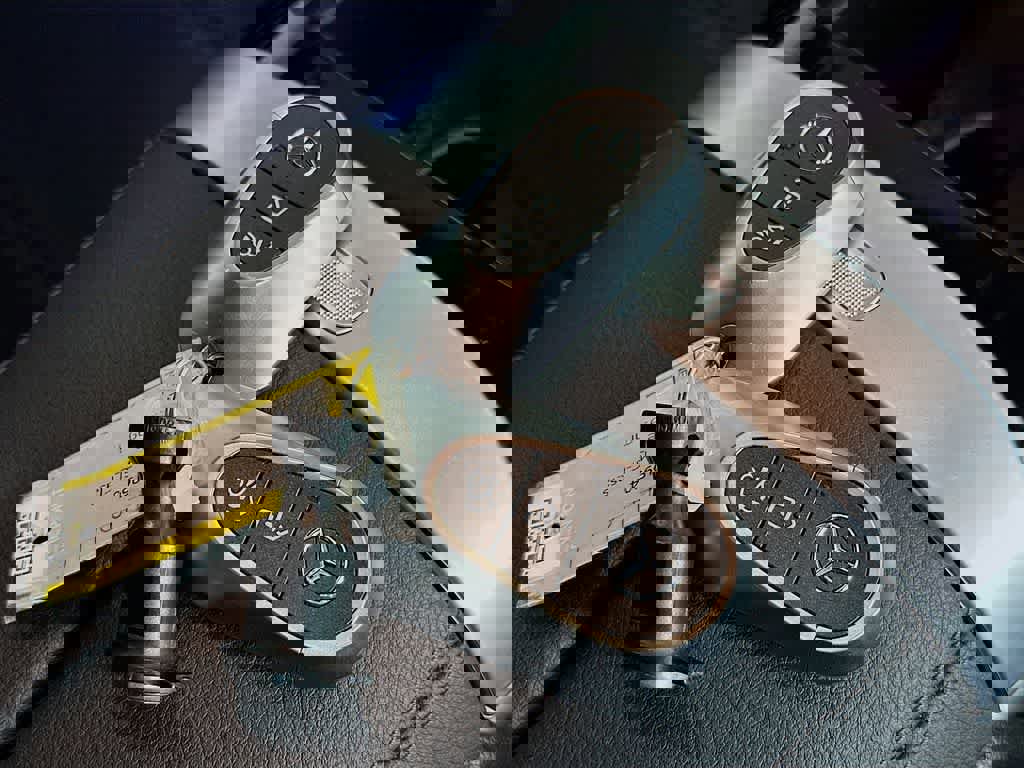 Used 2024 Mercedes-Benz GLC 300 4MATIC image 24