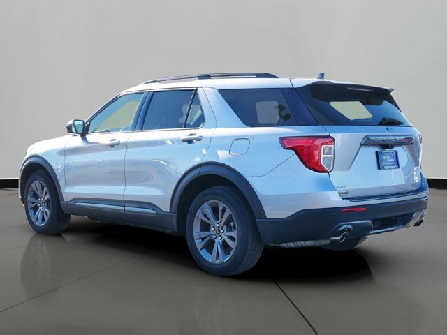 Certified 2022 Ford Explorer XLT w/ Equipment Group 202A AWD/4WD image 2