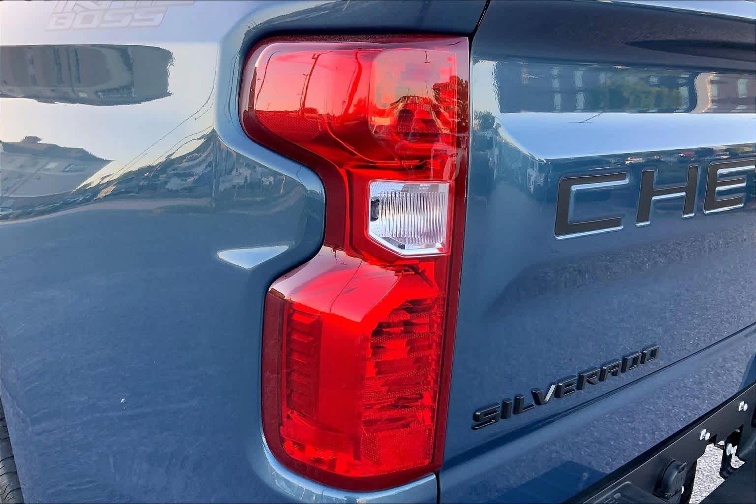 Used 2024 Chevrolet Silverado 1500 Custom Trail Boss w/ Dark Appearance Package AWD/4WD image 25