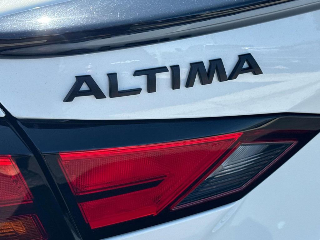 Used 2022 Nissan Altima 2.5 SR w/ Midnight Edition Package image 7