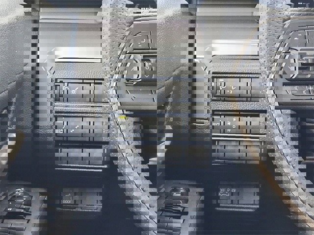 Used 2025 Toyota Tacoma TRD Sport image 12