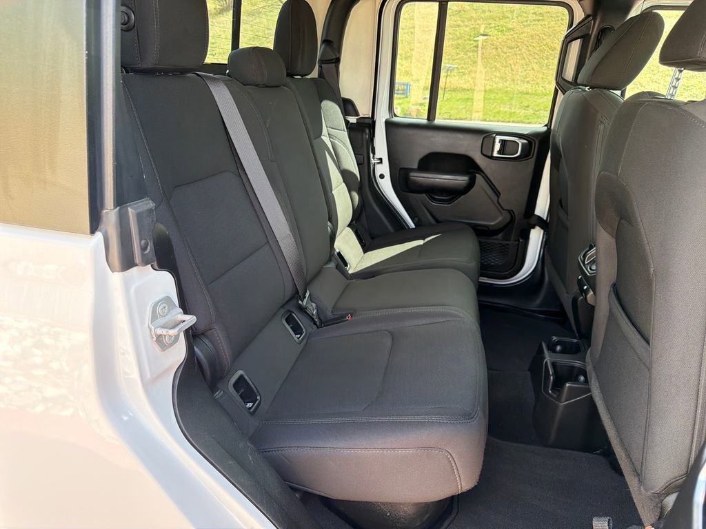 Used 2023 Jeep Gladiator Sport image 25