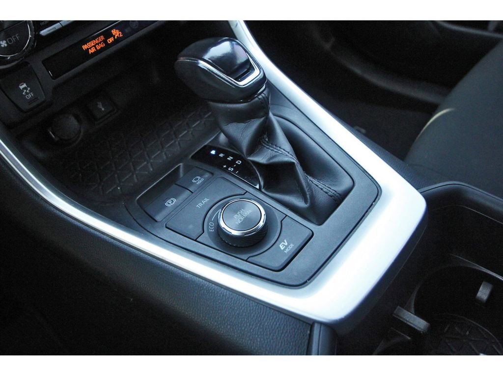 Used 2022 Toyota RAV4 SE image 28