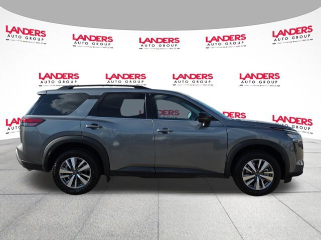 Used 2026 Nissan Pathfinder SL FWD image 2