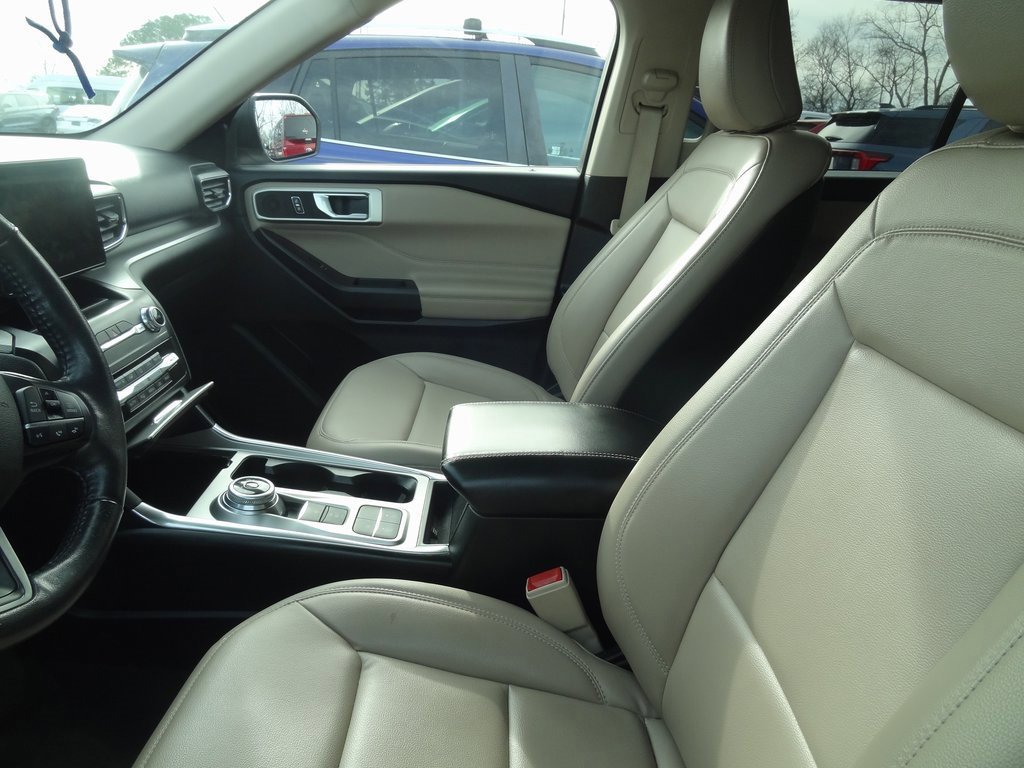 Certified 2020 Ford Explorer XLT w/ Equipment Group 202A image 6