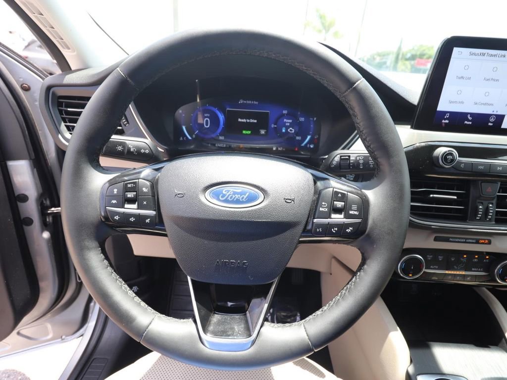 Certified 2022 Ford Escape Titanium AWD/4WD image 17