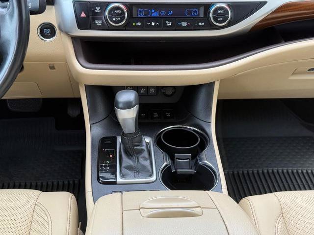 Used 2019 Toyota Highlander Limited Platinum AWD/4WD image 12