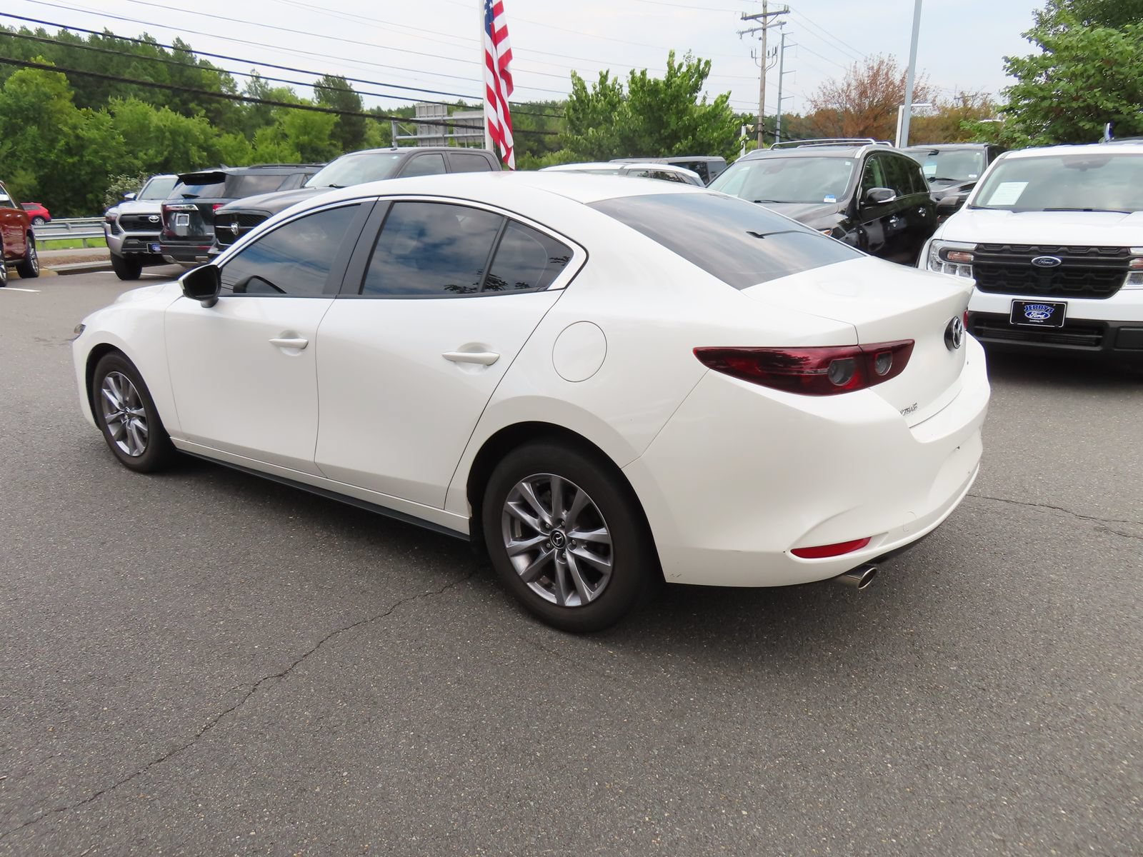 Used 2020 MAZDA MAZDA3 Sedan FWD image 5