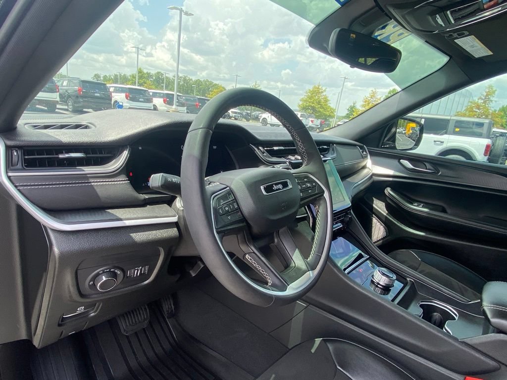 Used 2024 Jeep Grand Cherokee L Altitude AWD/4WD image 9