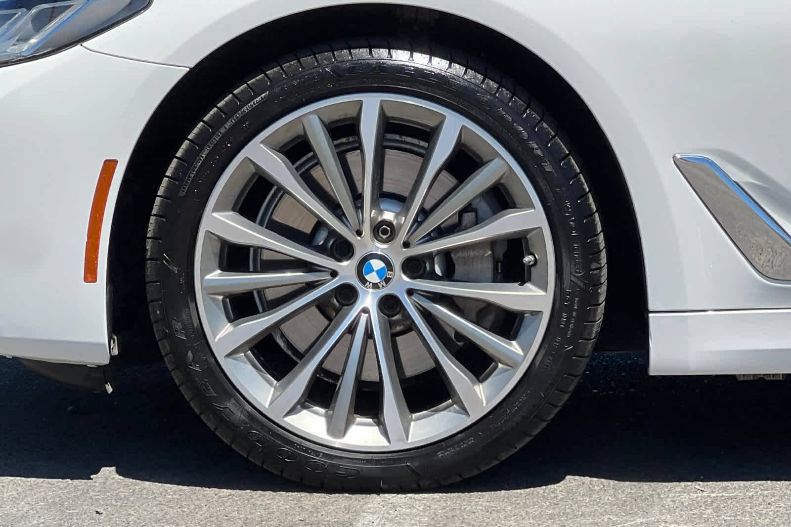 Used 2023 BMW 530i xDrive AWD/4WD image 27