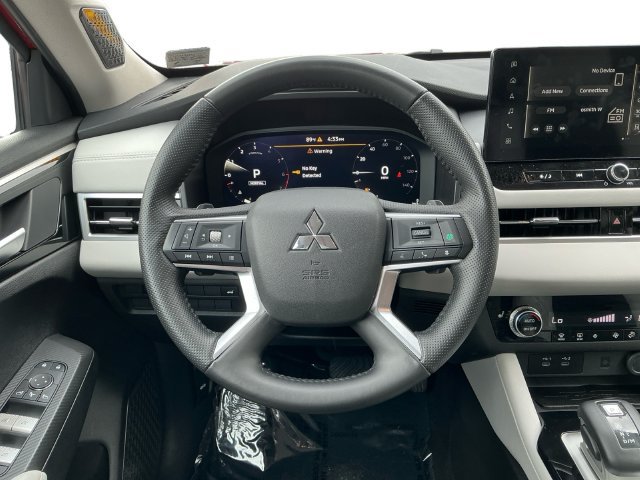 Used 2025 Mitsubishi Outlander SE AWD/4WD image 13