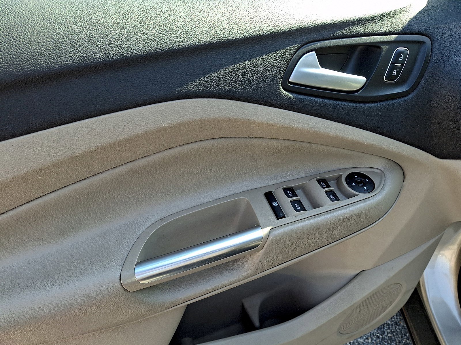 Certified 2018 Ford Escape SE w/ SE Sync 3 Package FWD image 11