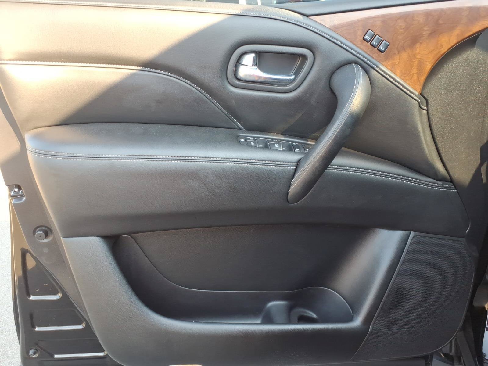 Used 2019 INFINITI QX80 Luxe w/ All-Season Package AWD/4WD image 12
