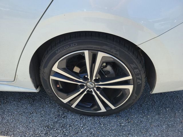 Used 2021 Nissan Sentra SR w/ SR Premium Package FWD image 6