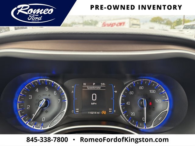 Used 2018 Chrysler Pacifica Touring-L FWD image 16