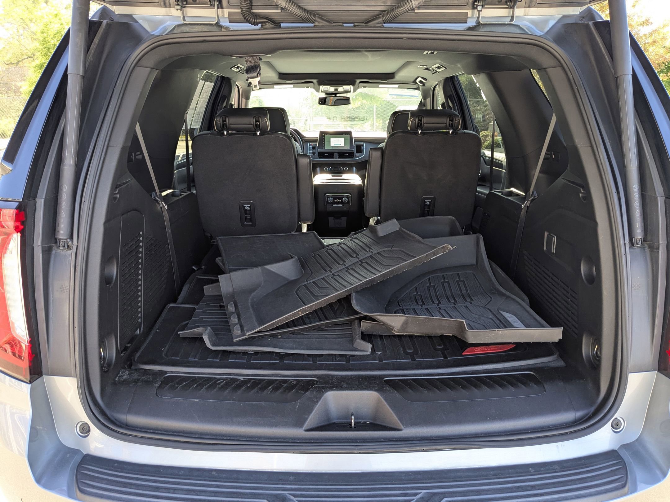 Used 2023 GMC Yukon SLT image 35